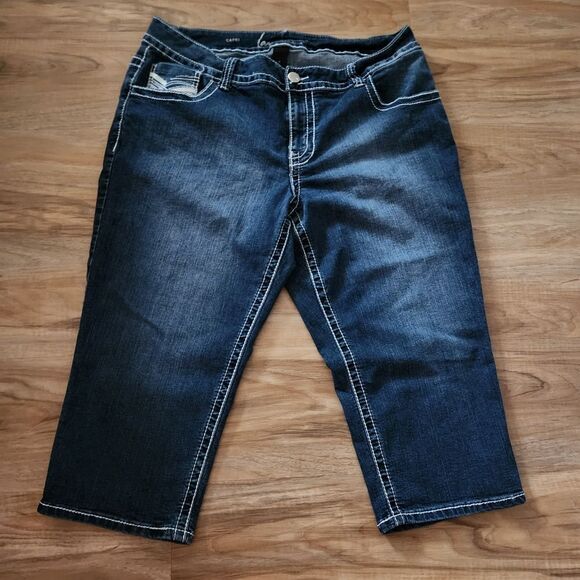 💇‍♀️Lane Bryant Blue Medium Wash White Embroider Stitch Capri Jeans Size 18 - Picture 3 of 10